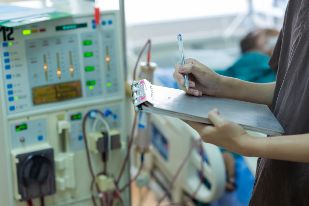 コロナ禍の透析、在宅では…